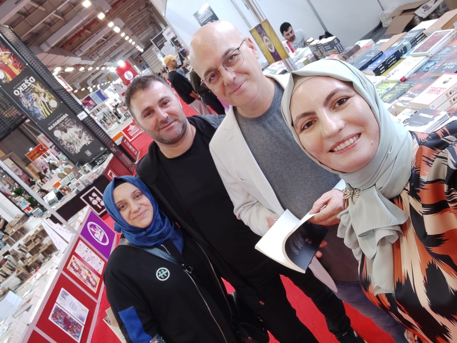 40. Tüyap Kitap Fuarı Mavi Nefes & Truva Yayınları Standında Yazarımız Merve Yurtsever'in İmza Günü / 02 Kasım 2023