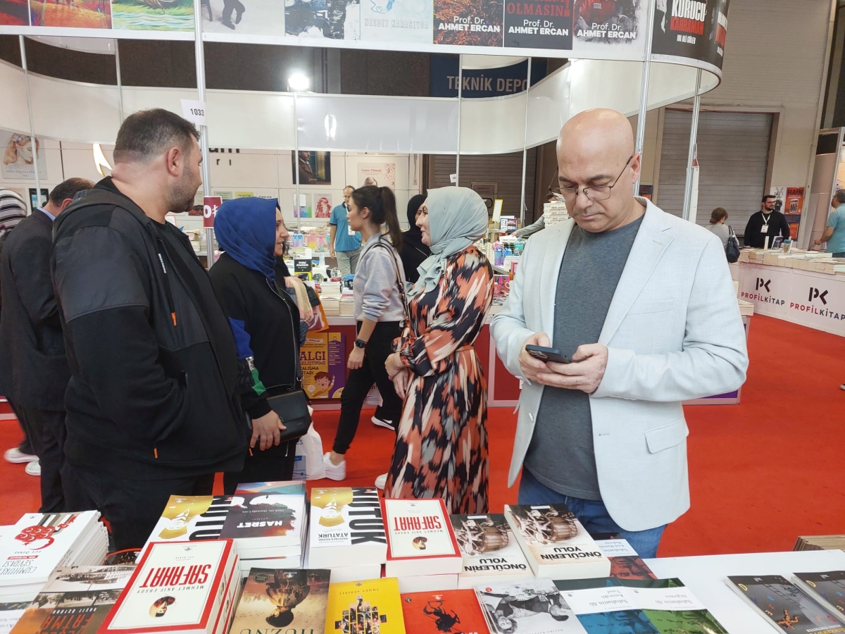 40. Tüyap Kitap Fuarı Mavi Nefes & Truva Yayınları Standında Yazarımız Merve Yurtsever'in İmza Günü / 02 Kasım 2023