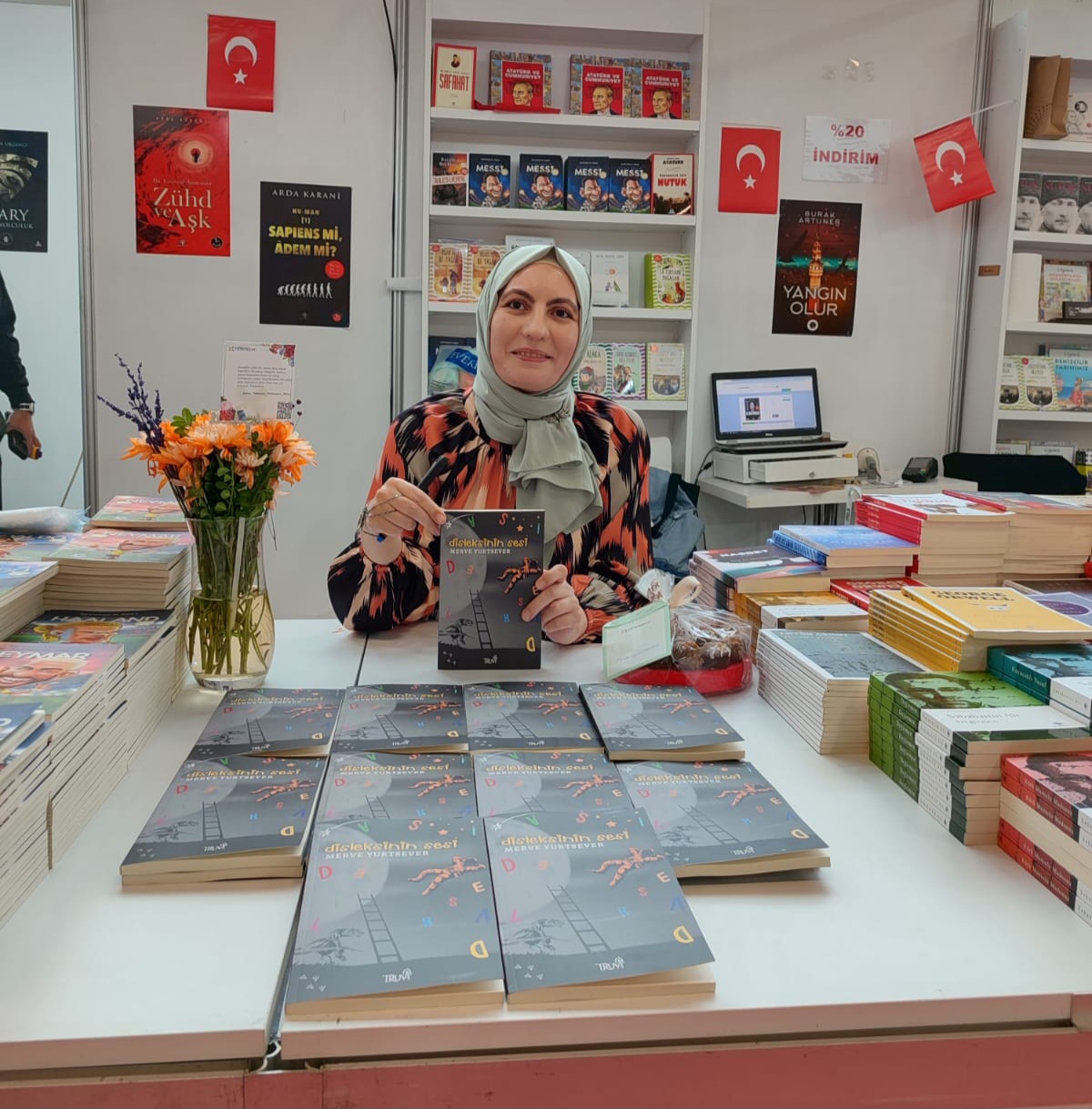 40. Tüyap Kitap Fuarı Mavi Nefes & Truva Yayınları Standında Yazarımız Merve Yurtsever'in İmza Günü / 02 Kasım 2023