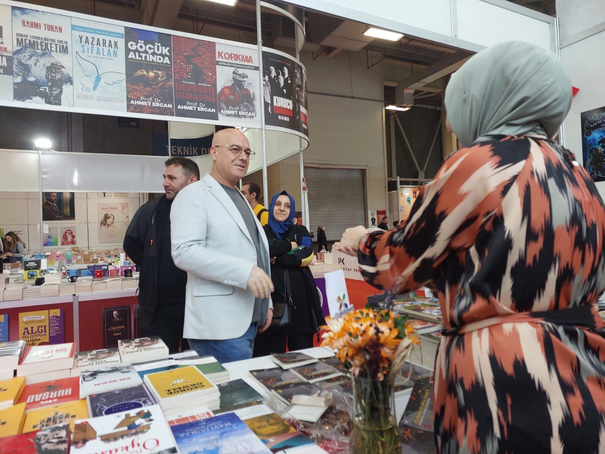 40. Tüyap Kitap Fuarı Mavi Nefes & Truva Yayınları Standında Yazarımız Merve Yurtsever'in İmza Günü / 02 Kasım 2023