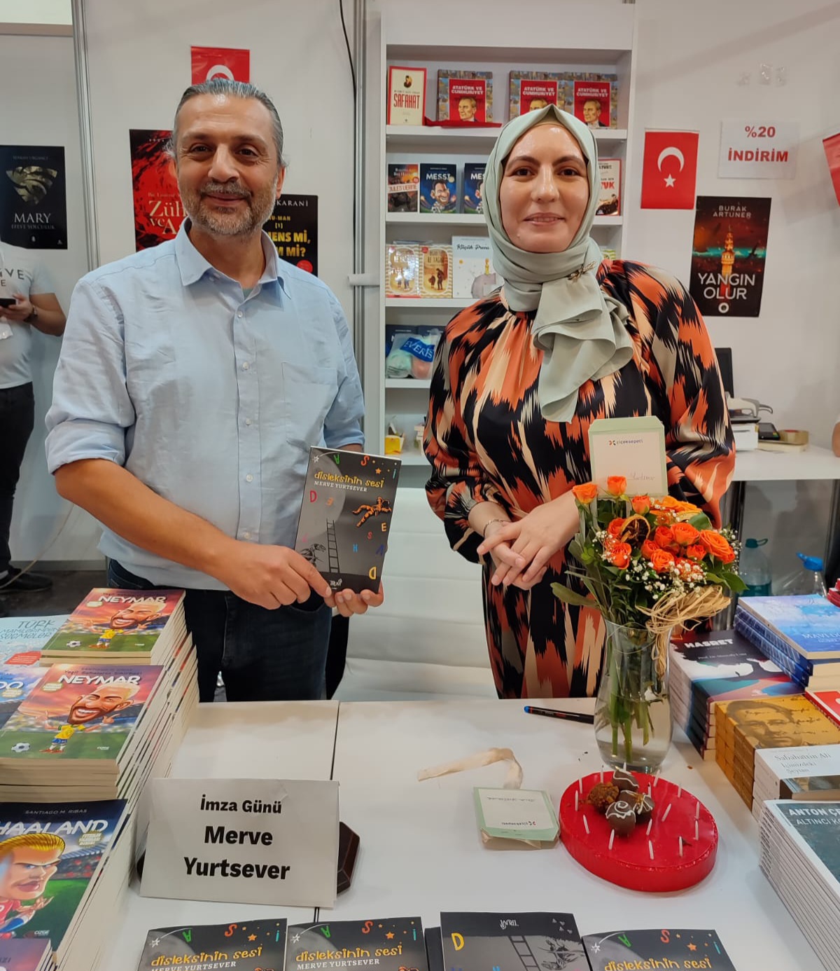 40. Tüyap Kitap Fuarı Mavi Nefes & Truva Yayınları Standında Yazarımız Merve Yurtsever'in İmza Günü / 02 Kasım 2023