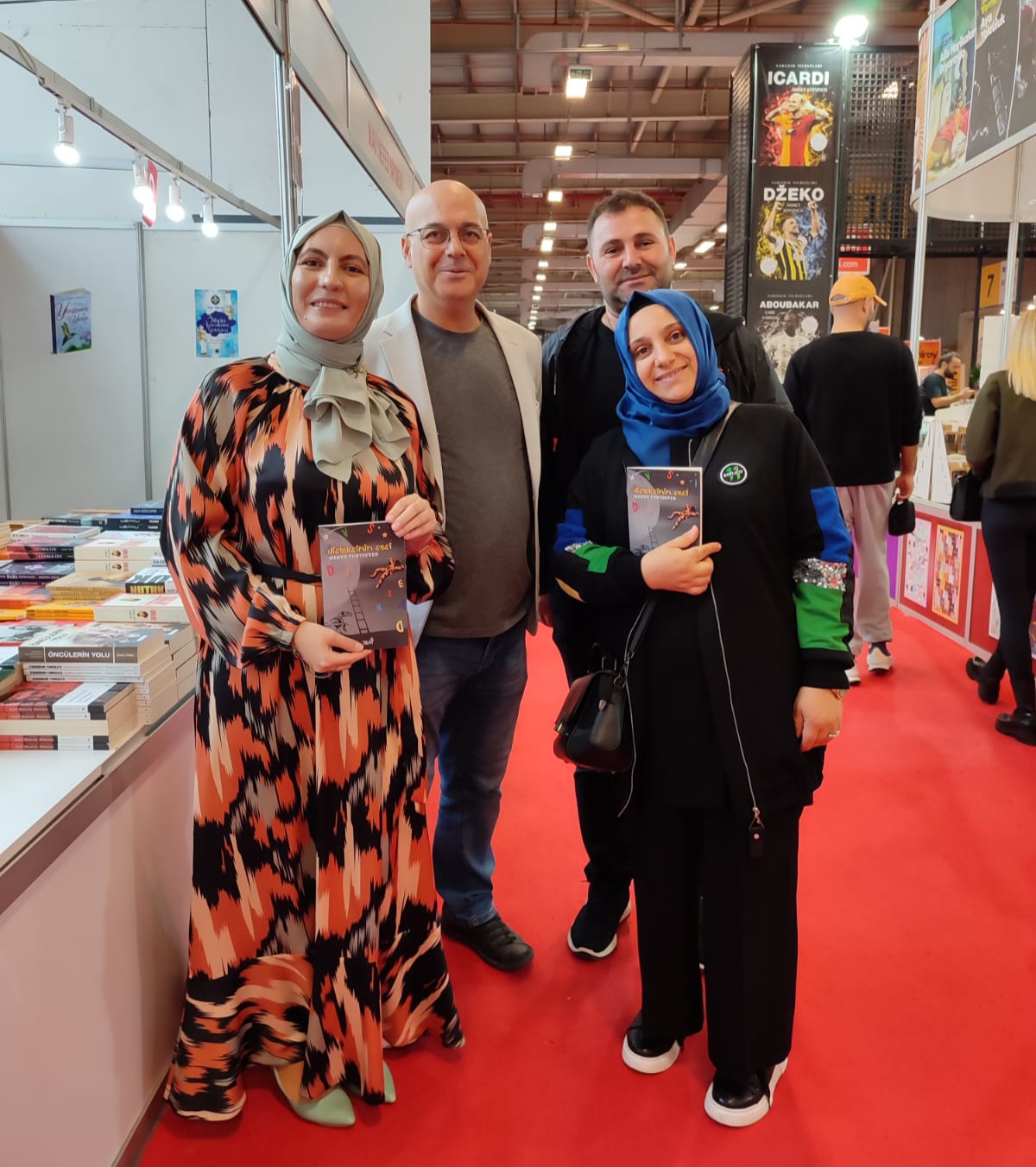 40. Tüyap Kitap Fuarı Mavi Nefes & Truva Yayınları Standında Yazarımız Merve Yurtsever'in İmza Günü / 02 Kasım 2023