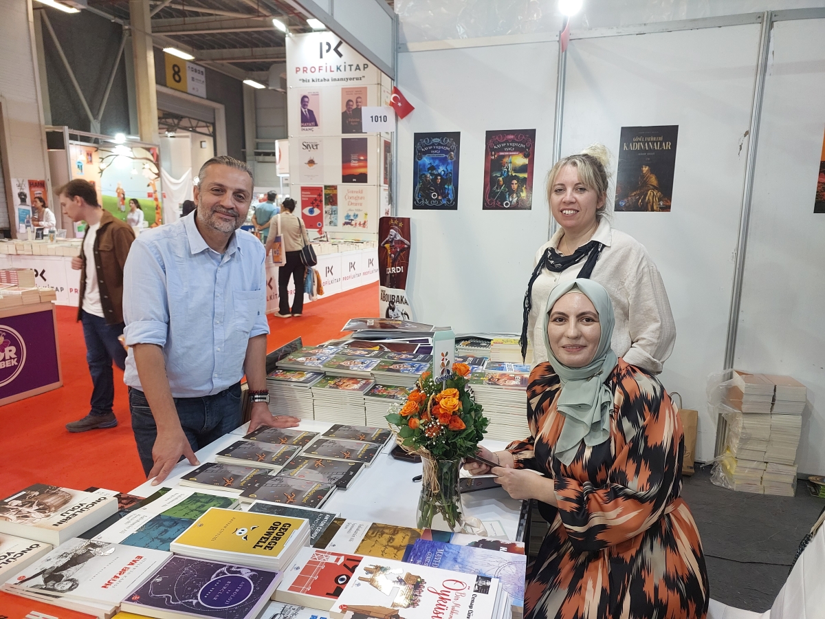 40. Tüyap Kitap Fuarı Mavi Nefes & Truva Yayınları Standında Yazarımız Merve Yurtsever'in İmza Günü / 02 Kasım 2023