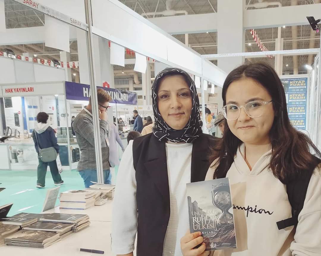 Şanlıurfa 6. Kitap Fuarı'nda yazarımız Gül Kaçar'ın İmza Günü