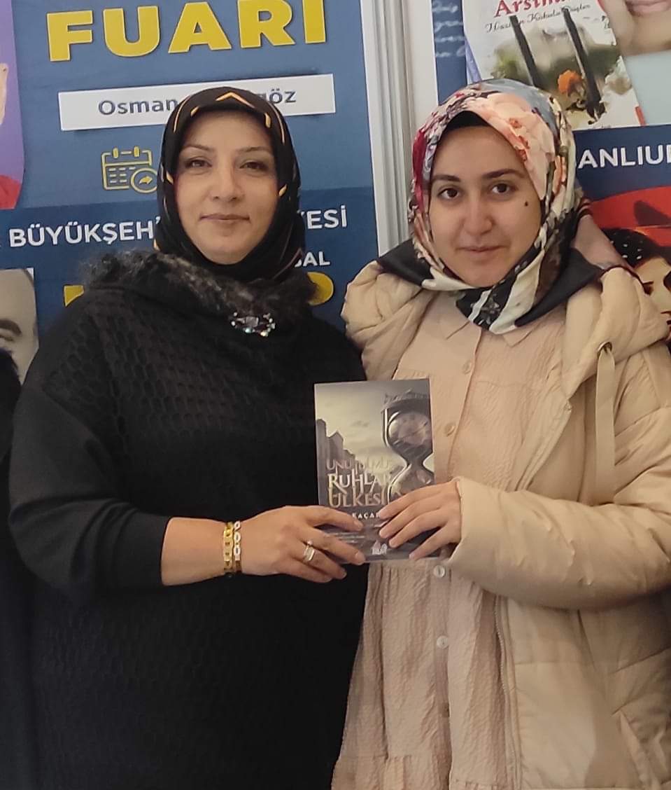 Şanlıurfa 6. Kitap Fuarı'nda yazarımız Gül Kaçar'ın İmza Günü