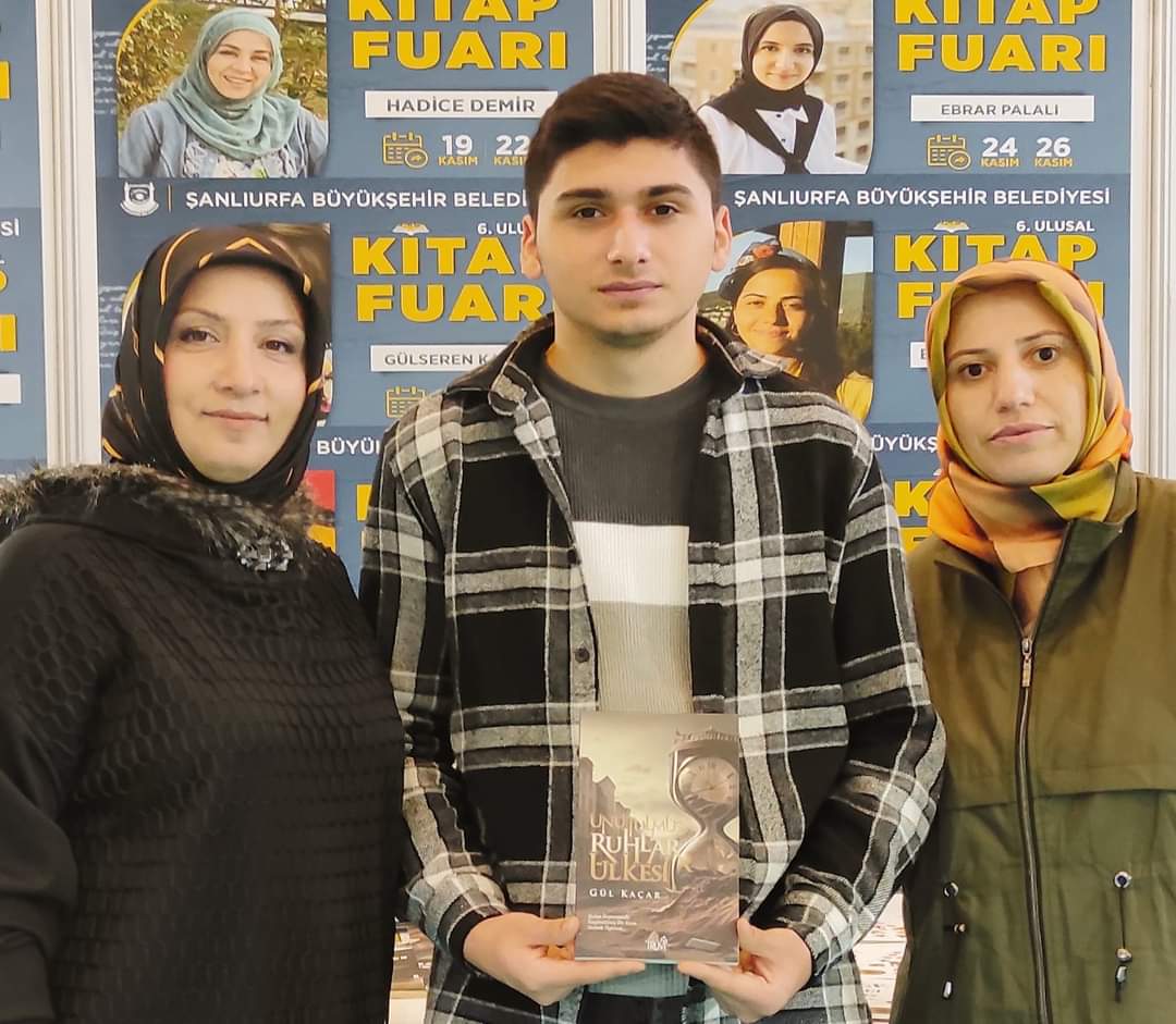 Şanlıurfa 6. Kitap Fuarı'nda yazarımız Gül Kaçar'ın İmza Günü