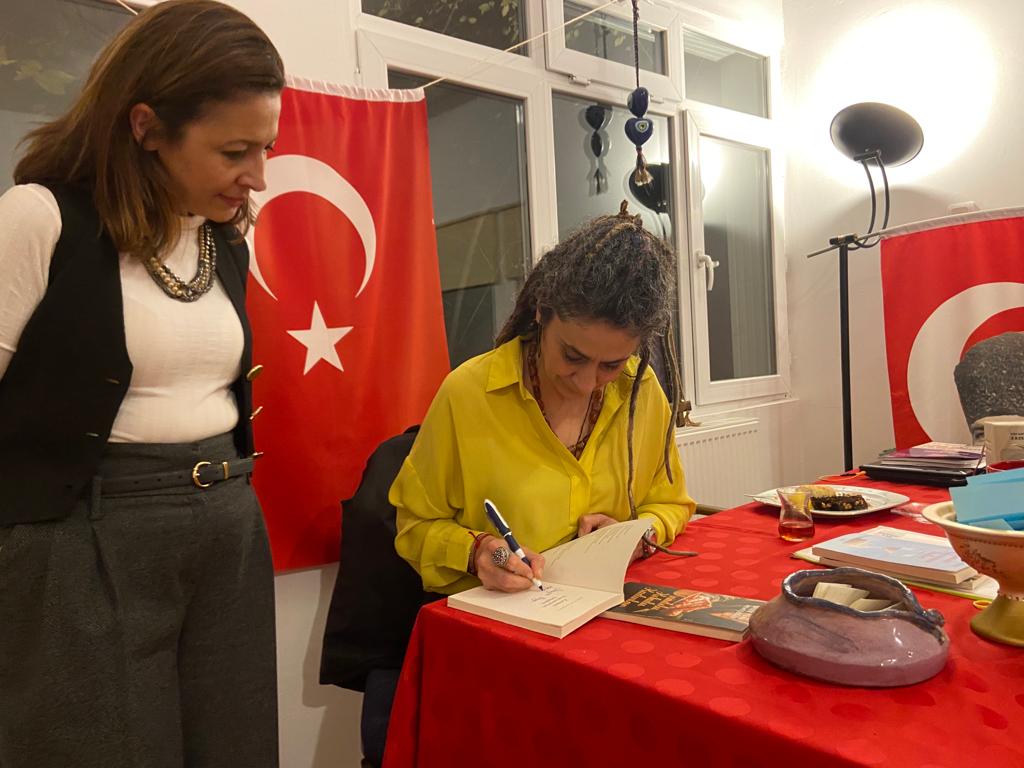 Yazarımız Dilek Tuna Memişoğlu'ndan Ankara'da Söyleşi ve İmza 