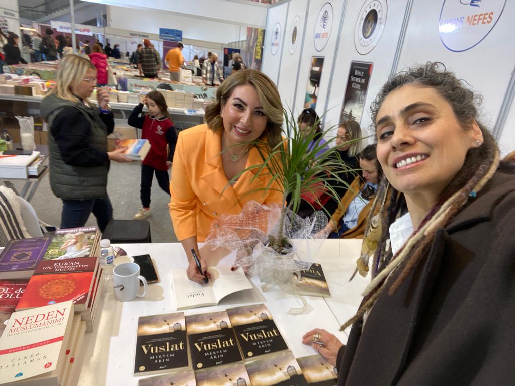 19. Ankara Kitap Fuarı Yazarlarımız Meryem Akın ve Ebru Boranlıoğlu Tekin'in İmza Günü