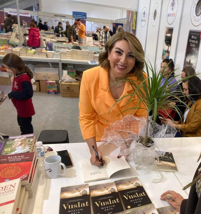 19. Ankara Kitap Fuarı Yazarlarımız Meryem Akın ve Ebru Boranlıoğlu Tekin'in İmza Günü