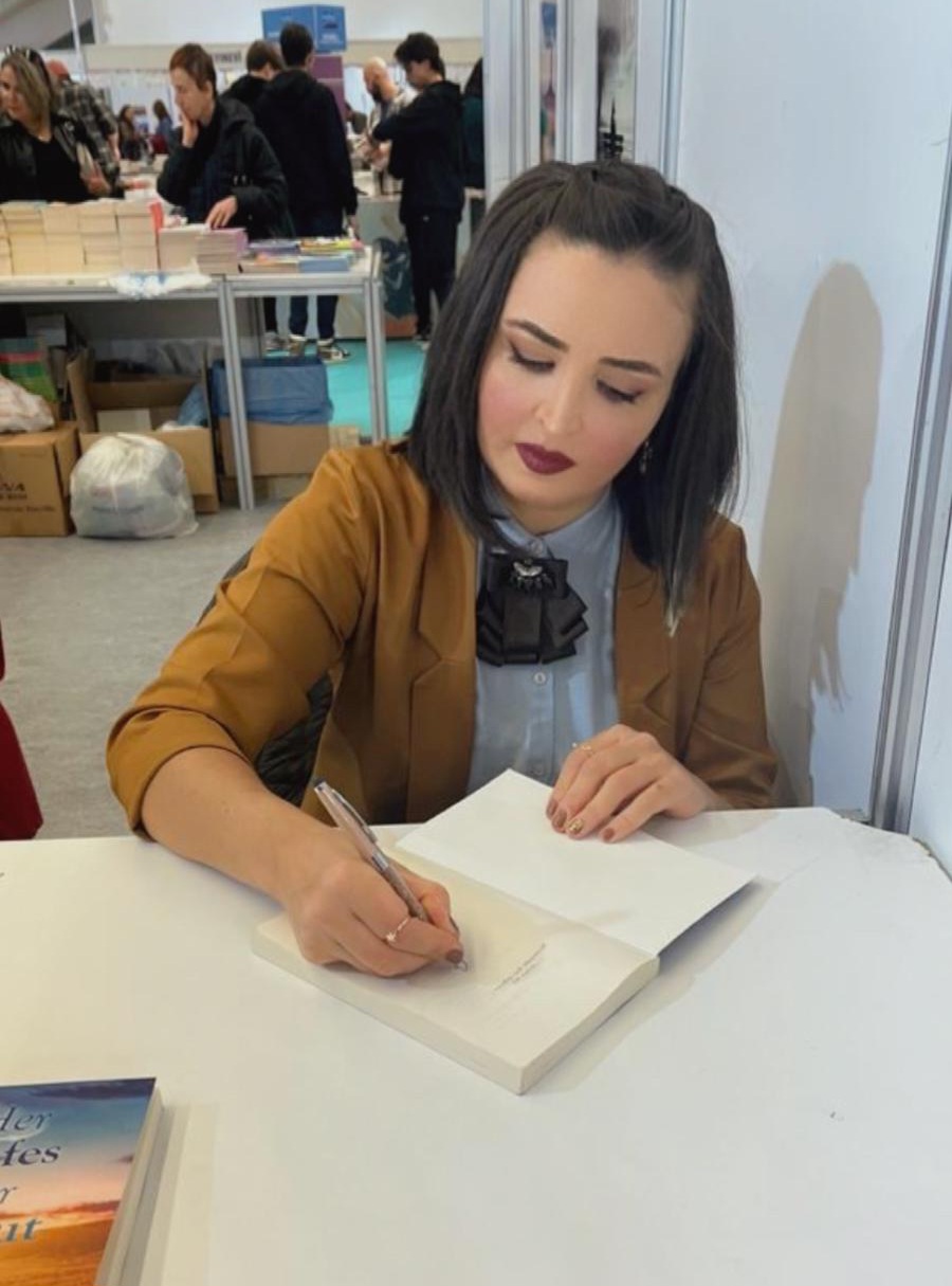 19. Ankara Kitap Fuarı Yazarlarımız Meryem Akın ve Ebru Boranlıoğlu Tekin'in İmza Günü