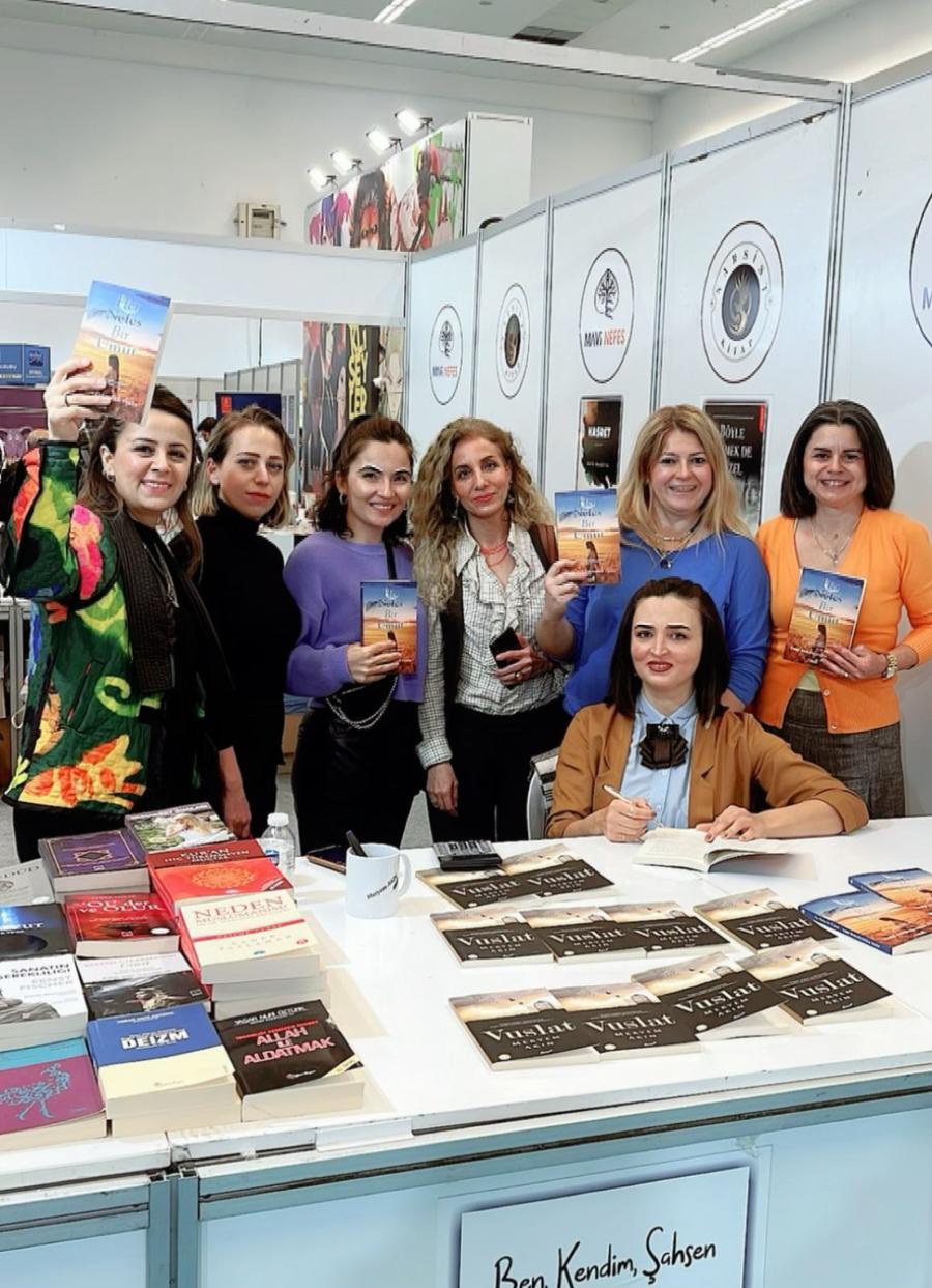 19. Ankara Kitap Fuarı Yazarlarımız Meryem Akın ve Ebru Boranlıoğlu Tekin'in İmza Günü
