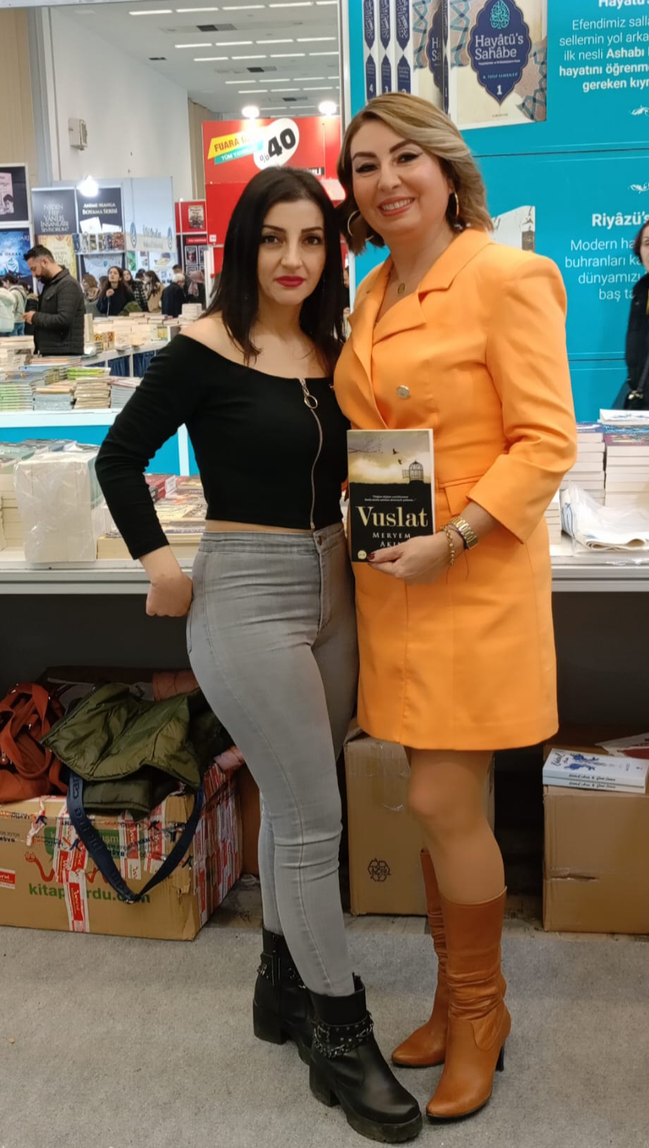 19. Ankara Kitap Fuarı Yazarlarımız Meryem Akın ve Ebru Boranlıoğlu Tekin'in İmza Günü