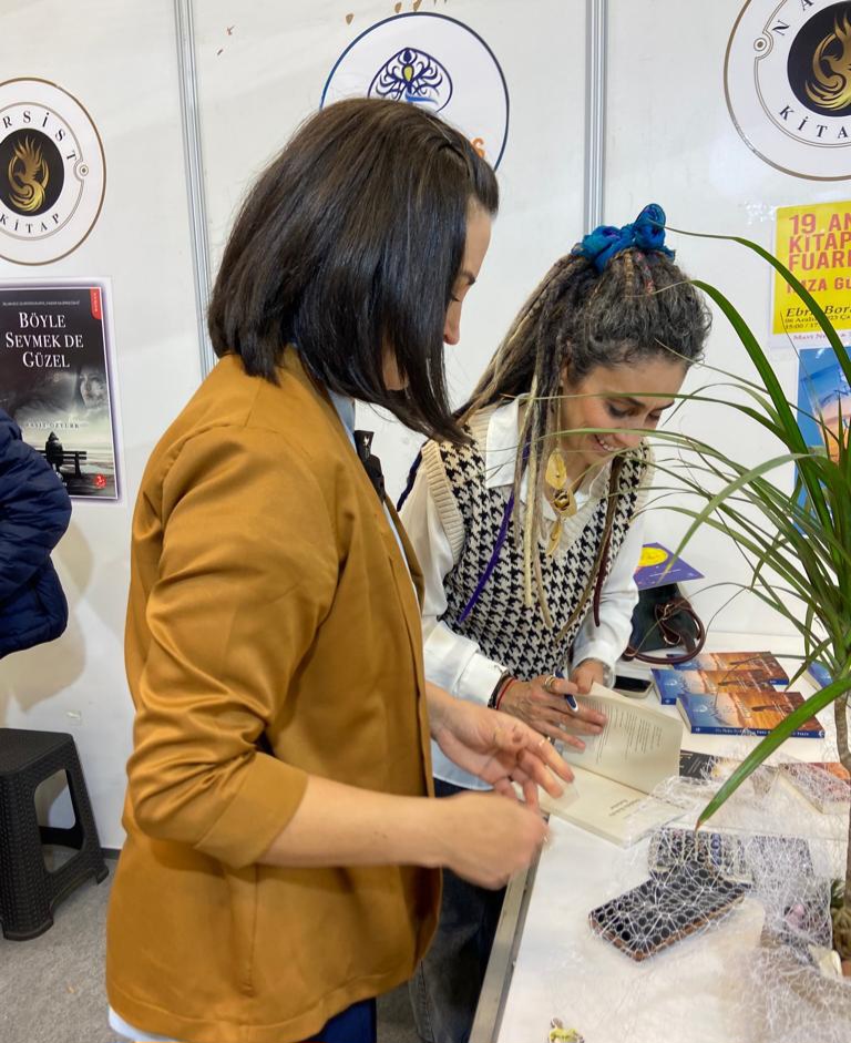 19. Ankara Kitap Fuarı Yazarlarımız Meryem Akın ve Ebru Boranlıoğlu Tekin'in İmza Günü
