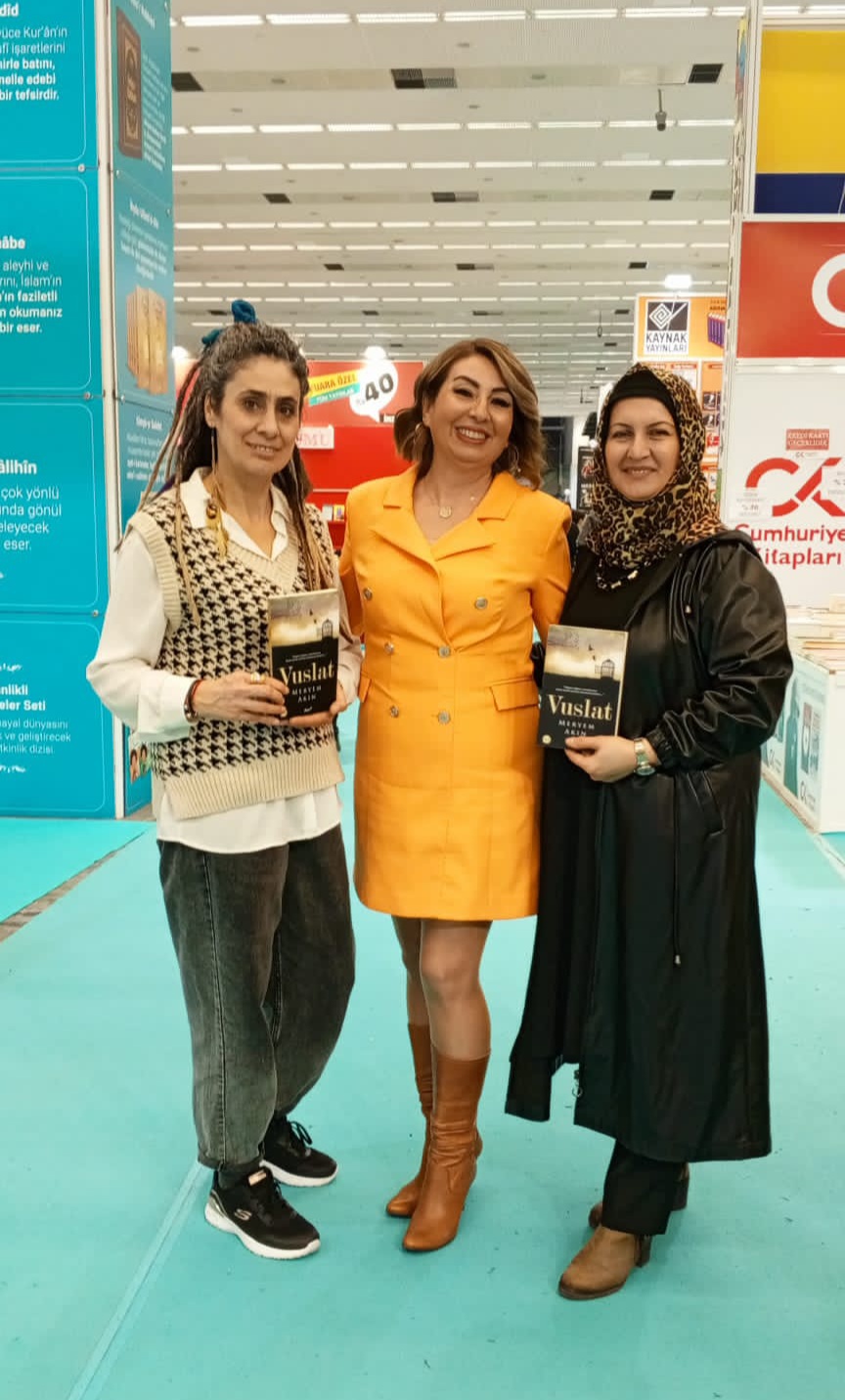 19. Ankara Kitap Fuarı Yazarlarımız Meryem Akın ve Ebru Boranlıoğlu Tekin'in İmza Günü