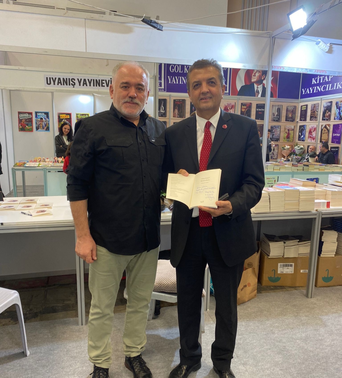 19. Ankara Kitap Fuarı Yazarlarımız Dilek Tuna Memişoğlu ve Hüseyin Uyar'ın İmza Günü
