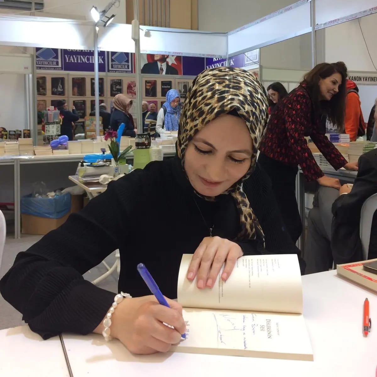 19. Ankara Kitap Fuarı Yazarlarımız Merve Yurtsever ve Muhammet Erdevir'in İmza Günü