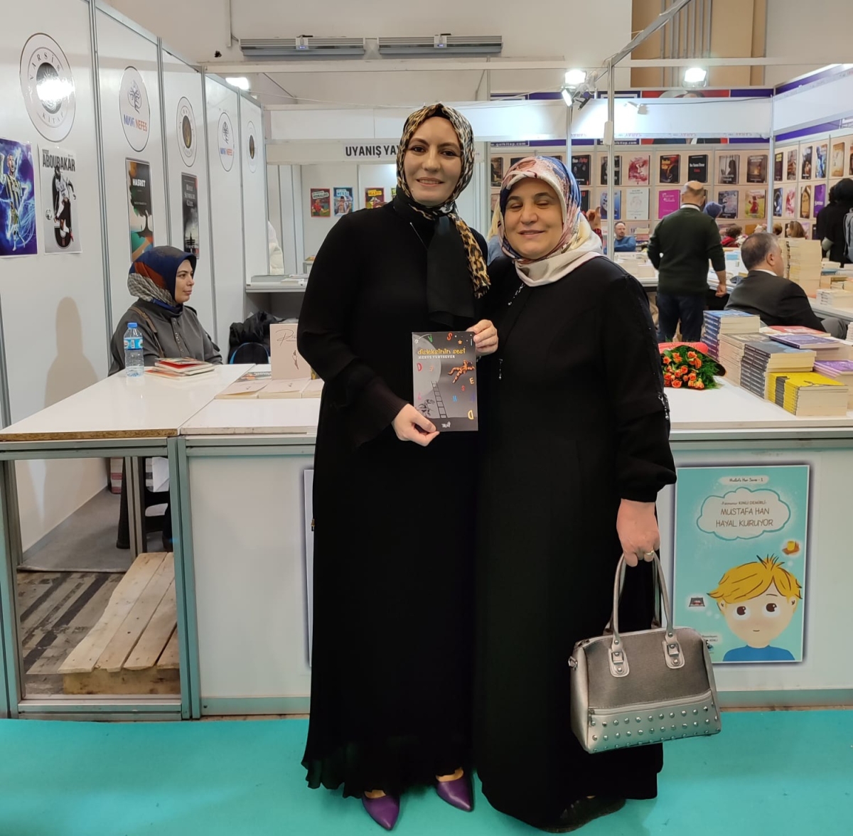 19. Ankara Kitap Fuarı Yazarlarımız Merve Yurtsever ve Muhammet Erdevir'in İmza Günü