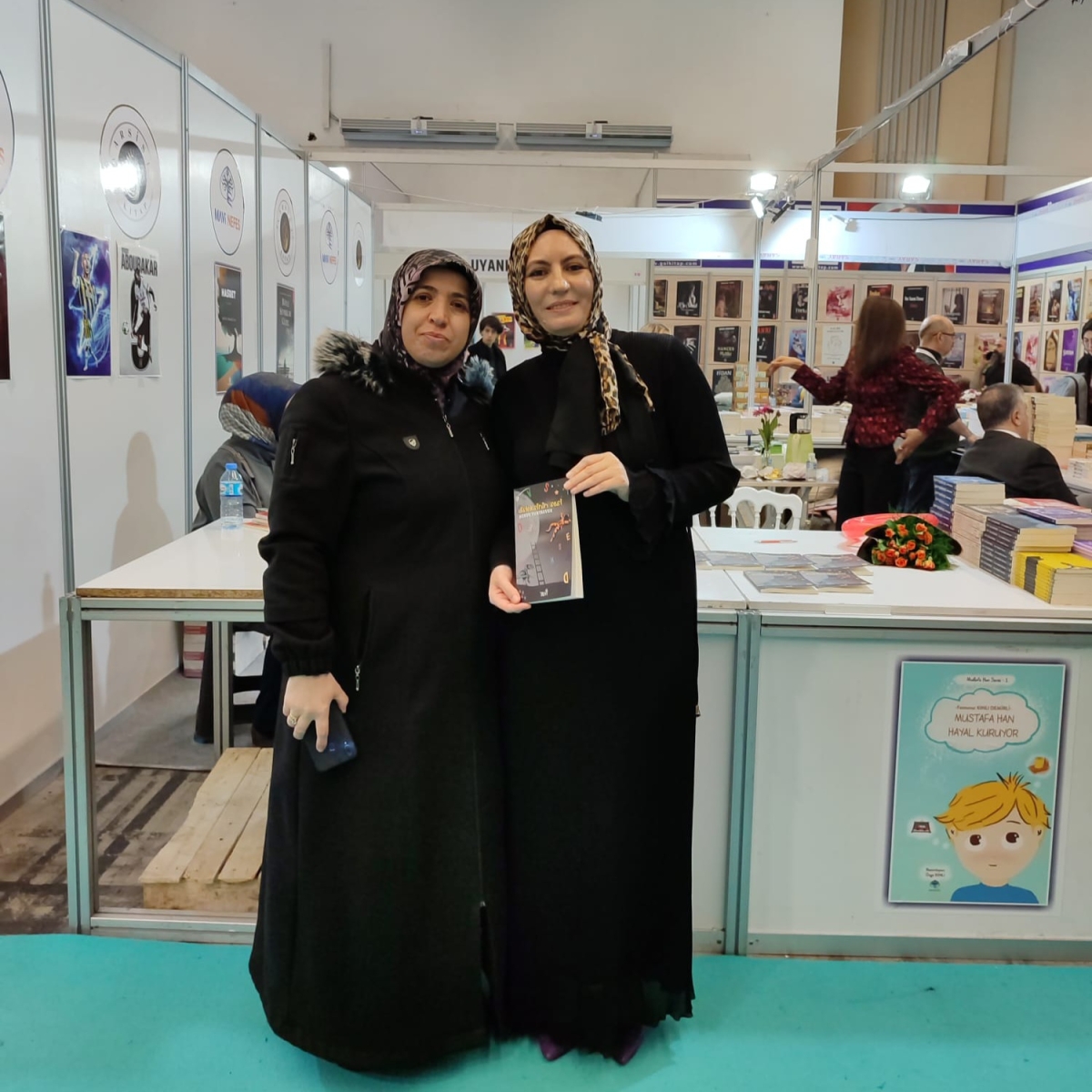 19. Ankara Kitap Fuarı Yazarlarımız Merve Yurtsever ve Muhammet Erdevir'in İmza Günü