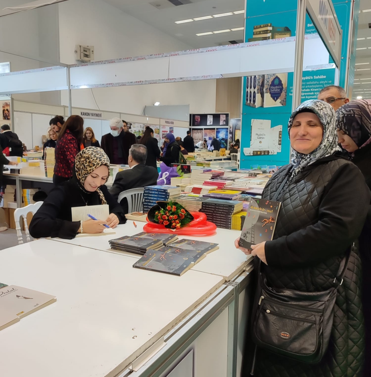 19. Ankara Kitap Fuarı Yazarlarımız Merve Yurtsever ve Muhammet Erdevir'in İmza Günü