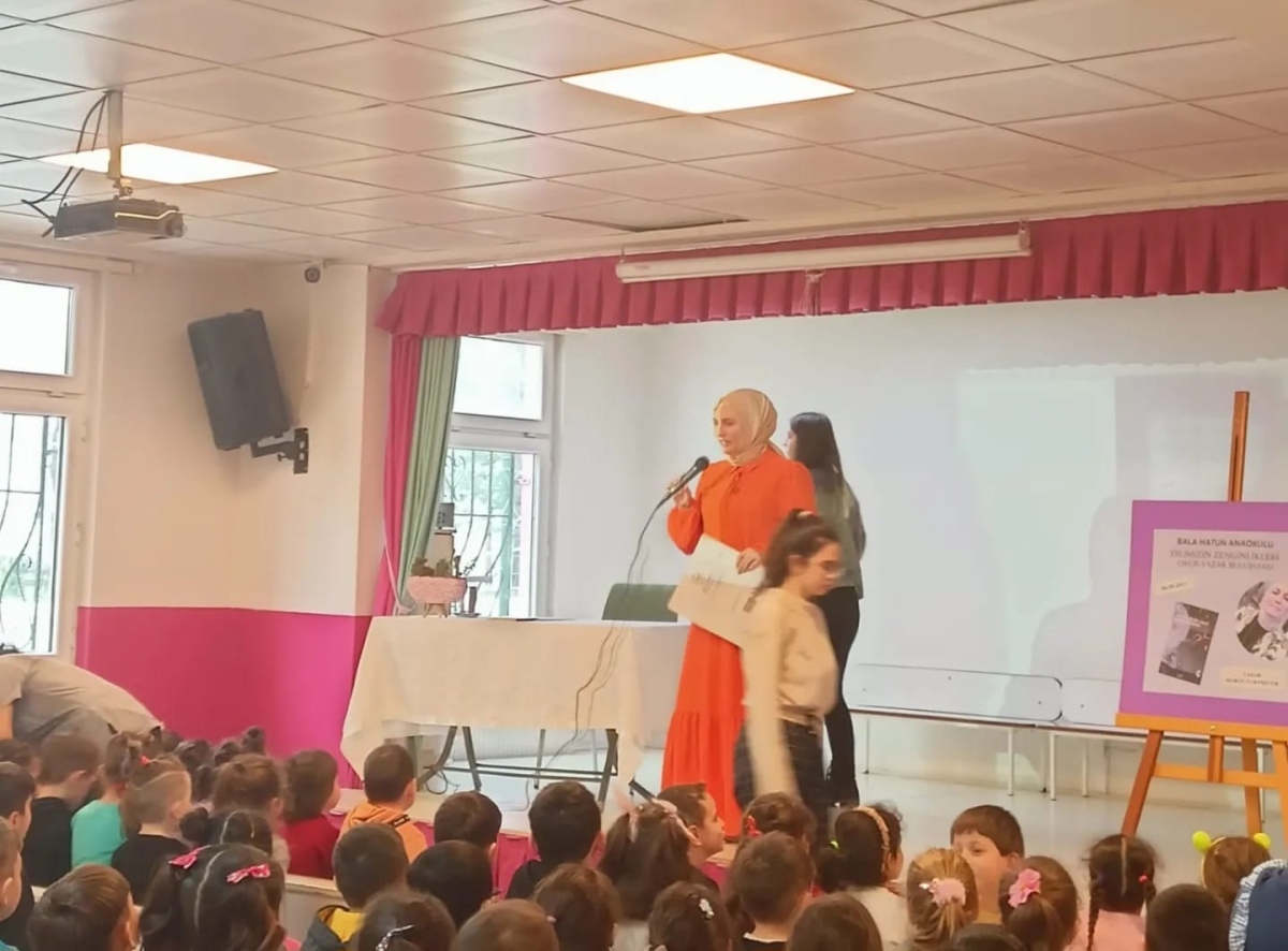 Truva Yayınları ve Truva Edebiyat Dergisi Yazarımız Merve Yurtsever, Bursa / Bala Hatun Anaokulundaydı