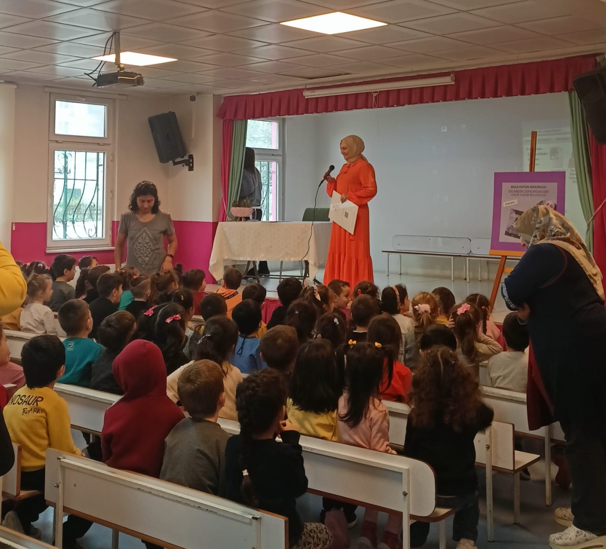 Truva Yayınları ve Truva Edebiyat Dergisi Yazarımız Merve Yurtsever, Bursa / Bala Hatun Anaokulundaydı