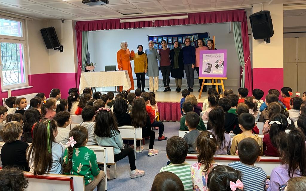 Truva Yayınları ve Truva Edebiyat Dergisi Yazarımız Merve Yurtsever, Bursa / Bala Hatun Anaokulundaydı