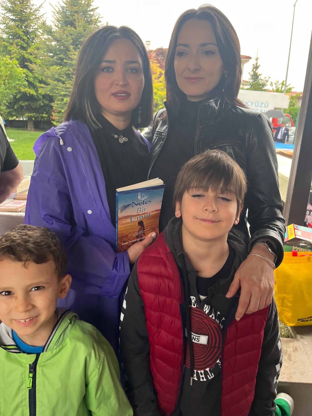 Truva Yayınları yazarı Ebru Boranlıoğlu Tekin, Ankara 2. Edebiyat Günleri'nde kitabını imzaladı