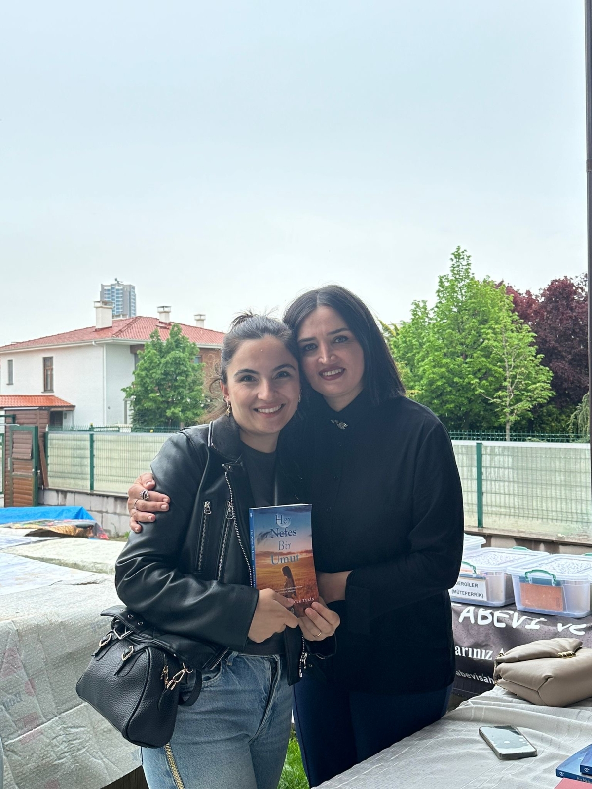 Truva Yayınları yazarı Ebru Boranlıoğlu Tekin, Ankara 2. Edebiyat Günleri'nde kitabını imzaladı