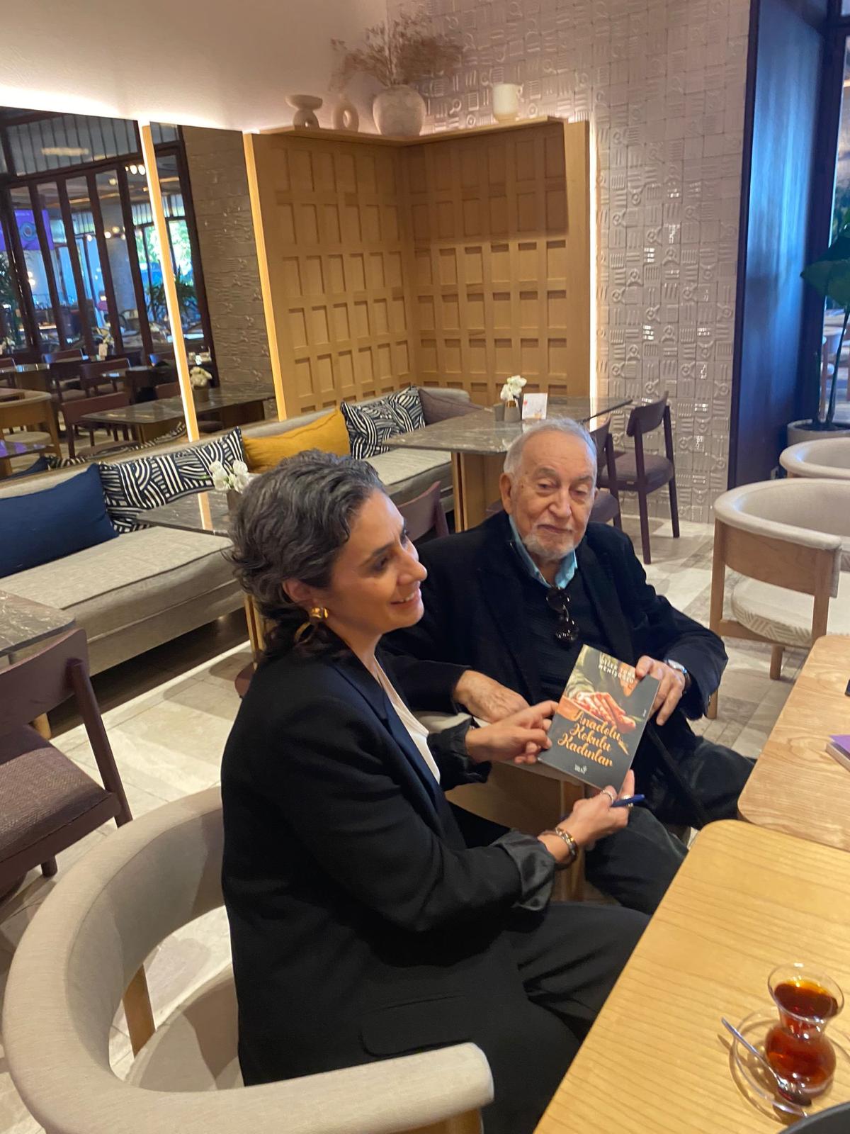Truva Edebiyat Dergisi Yöneticilerimiz Edebiyat Dünyamızın Ünlü İsmi Hilmi Yavuz İle