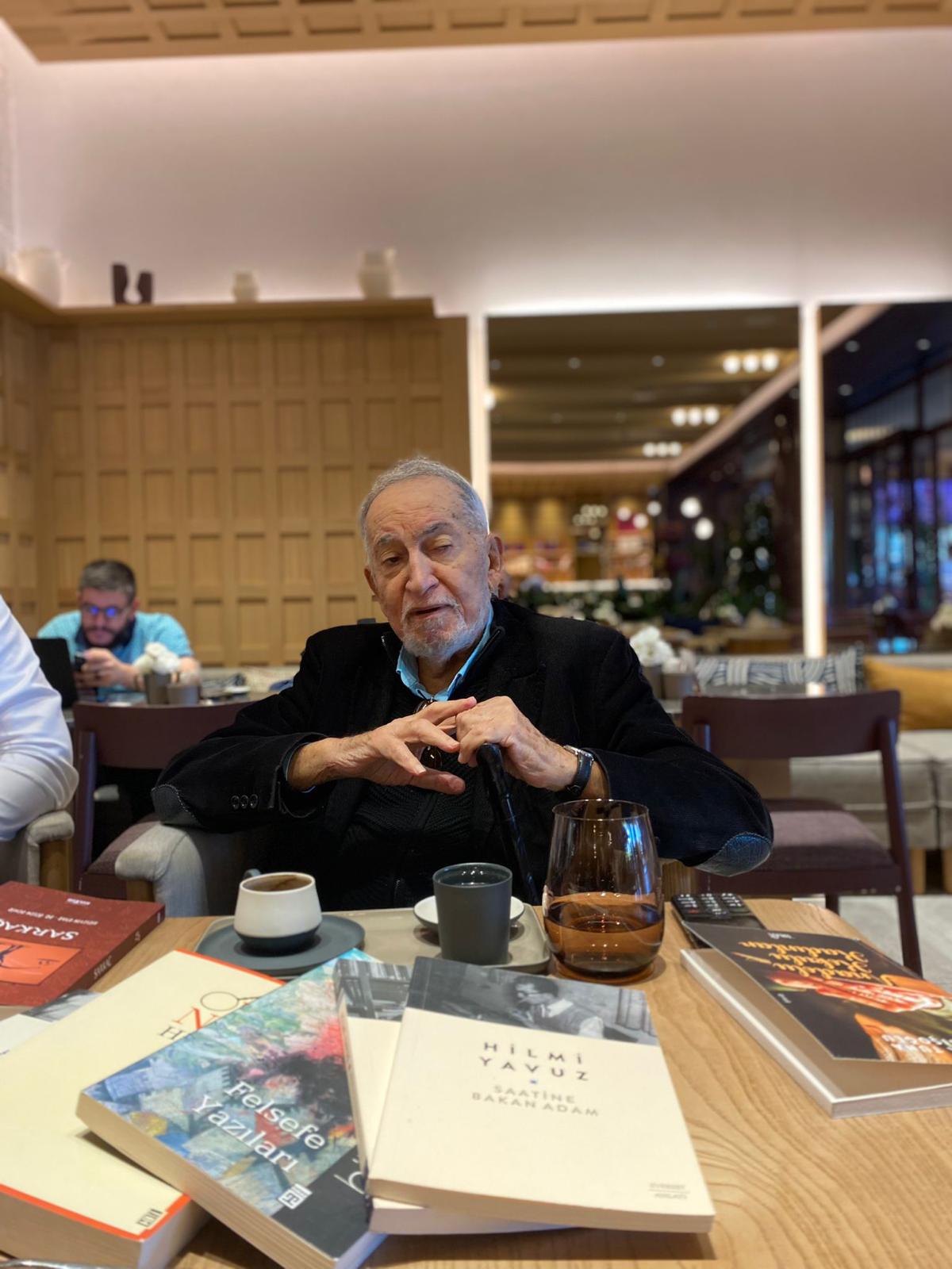 Truva Edebiyat Dergisi Yöneticilerimiz Edebiyat Dünyamızın Ünlü İsmi Hilmi Yavuz İle