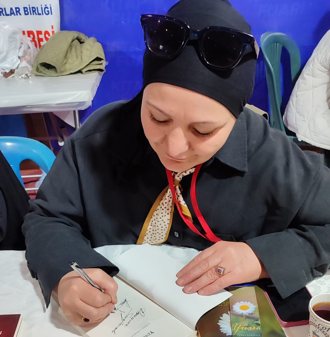 Truva Yayın Grubu Yazarı Şair / Yazar Turna Sarıkaya 8. Kayseri Kitap Fuarı'nda kitabını imzaladı