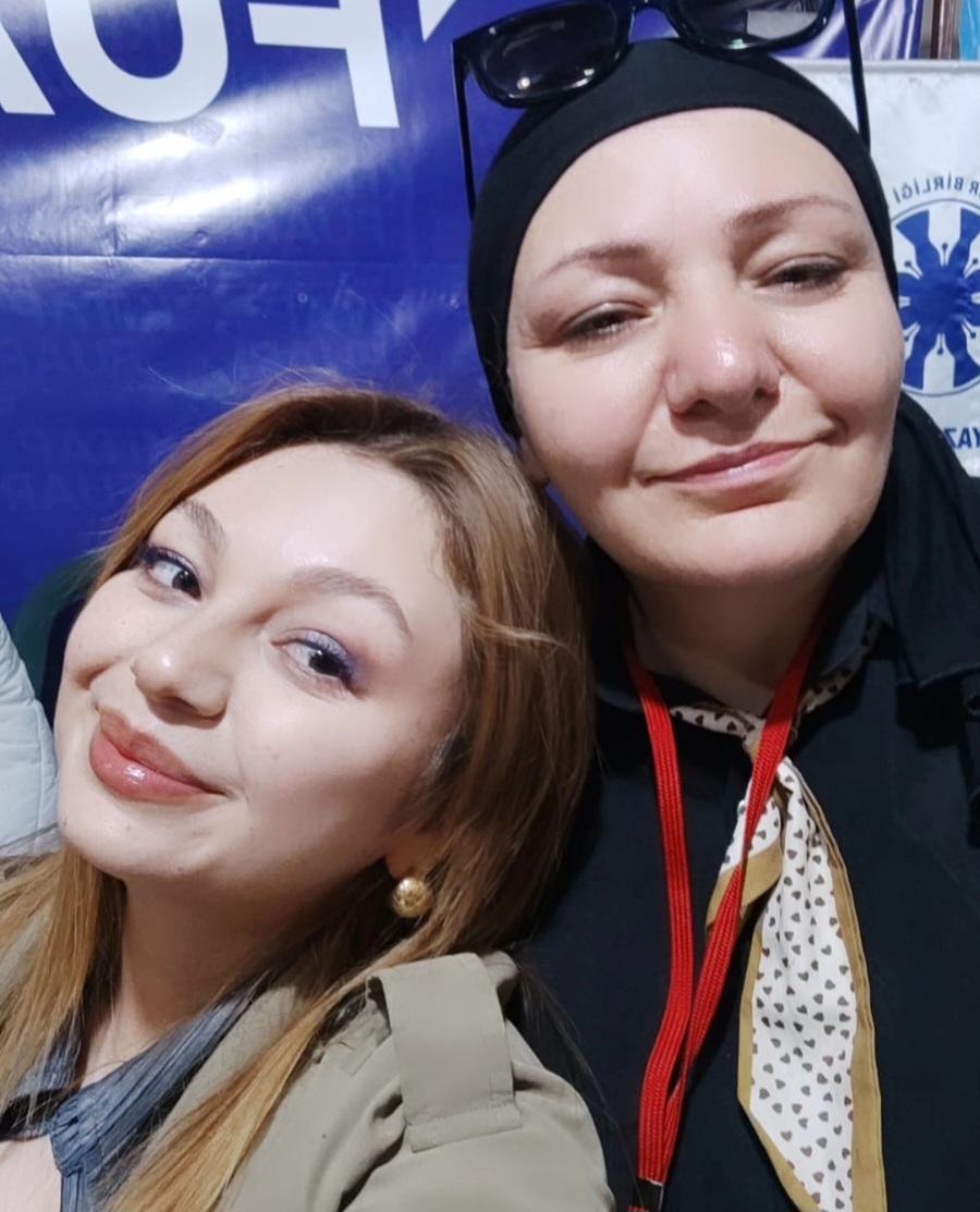 Truva Yayın Grubu Yazarı Şair / Yazar Turna Sarıkaya 8. Kayseri Kitap Fuarı'nda kitabını imzaladı