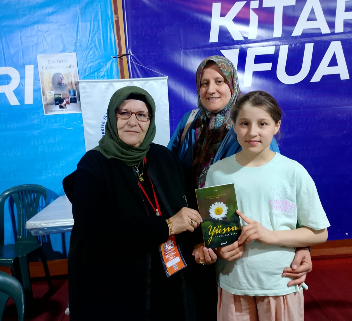 Truva Yayın Grubu Yazarı Şair / Yazar Turna Sarıkaya 8. Kayseri Kitap Fuarı'nda kitabını imzaladı