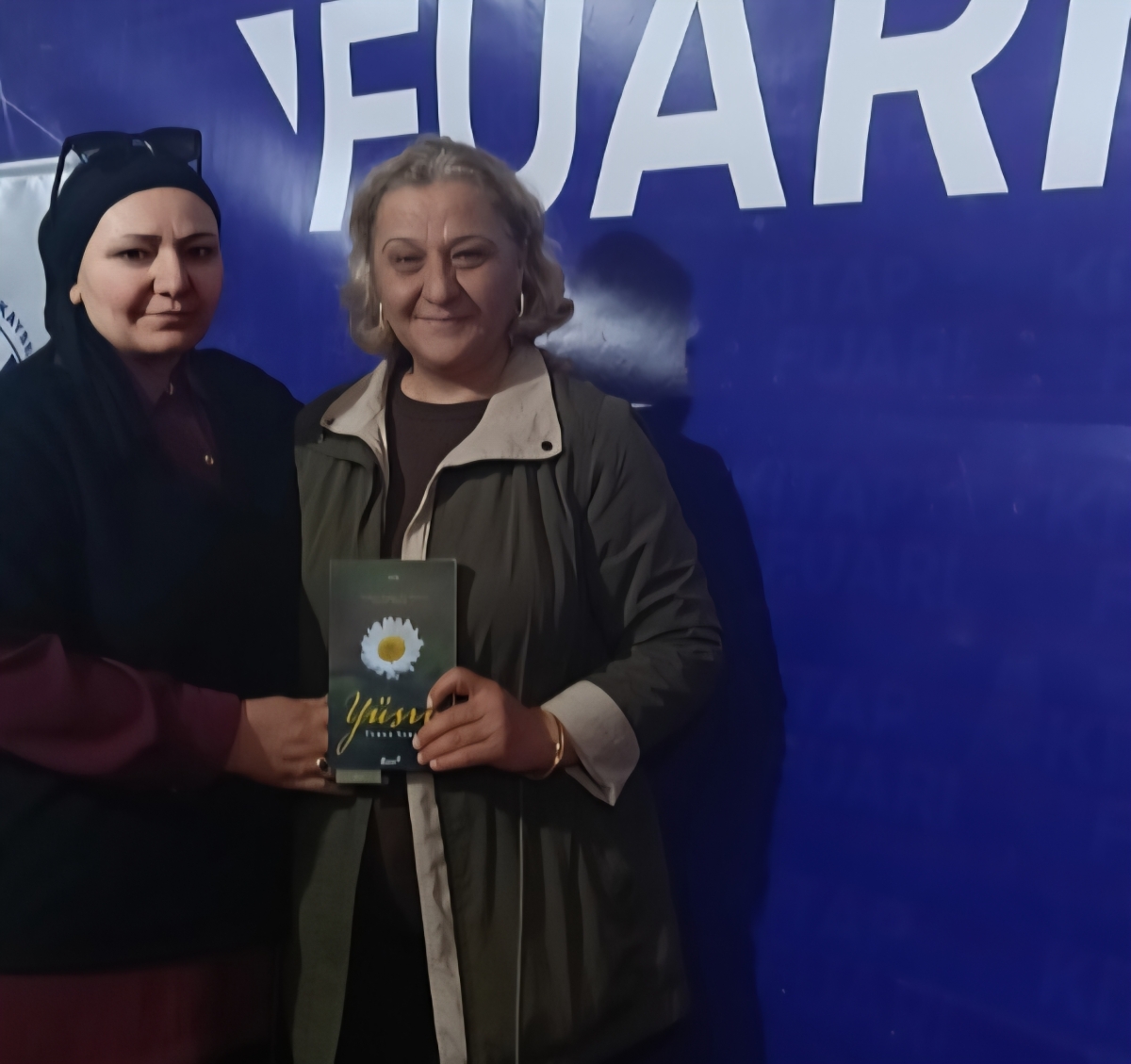 Truva Yayın Grubu Yazarı Şair / Yazar Turna Sarıkaya 8. Kayseri Kitap Fuarı'nda kitabını imzaladı