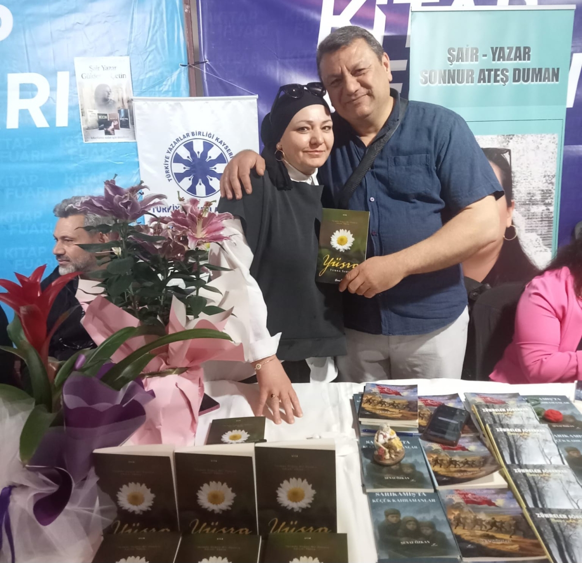 Truva Yayın Grubu Yazarı Şair / Yazar Turna Sarıkaya 8. Kayseri Kitap Fuarı'nda kitabını imzaladı