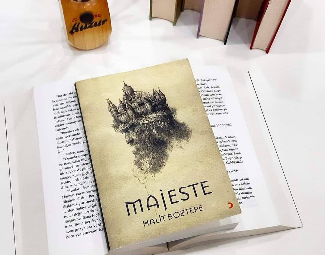 Bir Kitap: Majeste / Halit Boztepe 