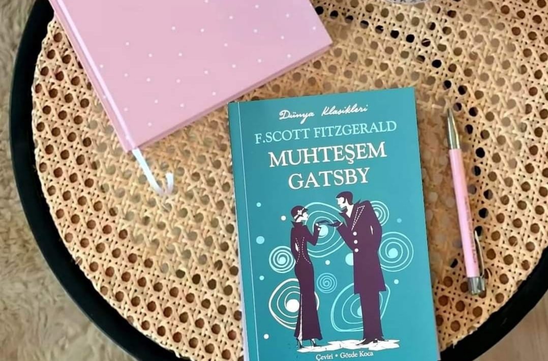 Bir Kitap: Muhteşem Gatsby / Fskcott Fitzgerland
