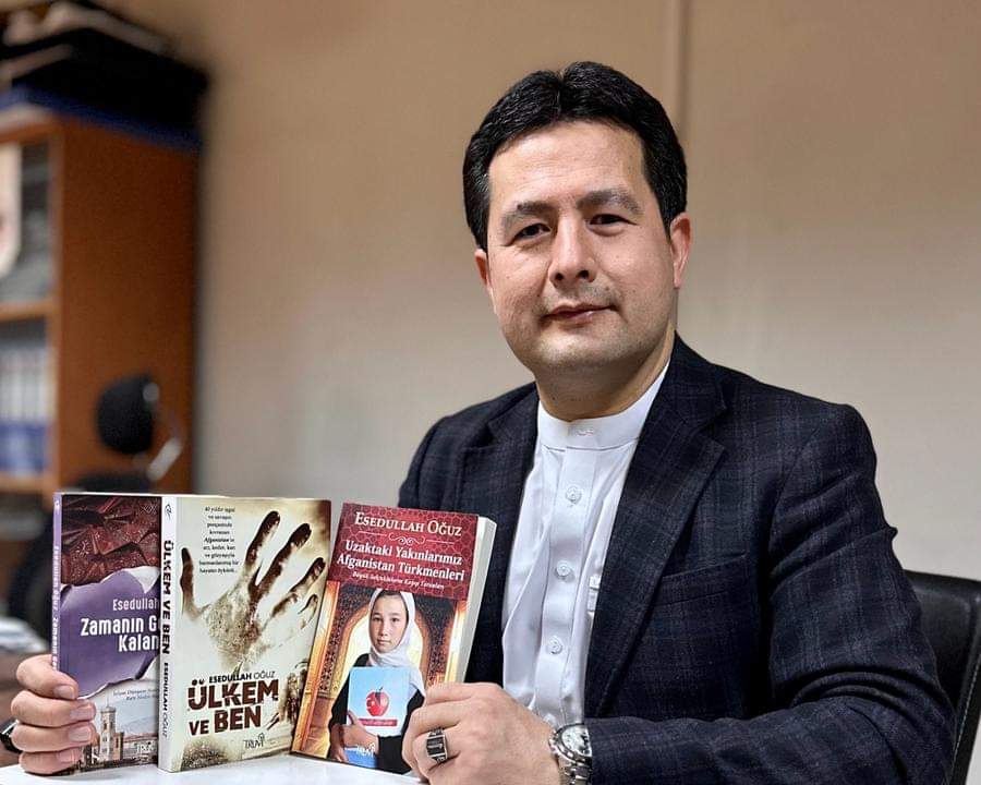 Türkmen Yazar Esedullah Oğuz'un Üç Kitabı  