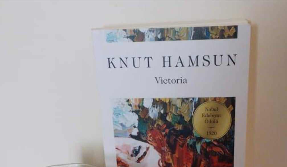 Bir Kitap : Victoria / Knut Hamsun