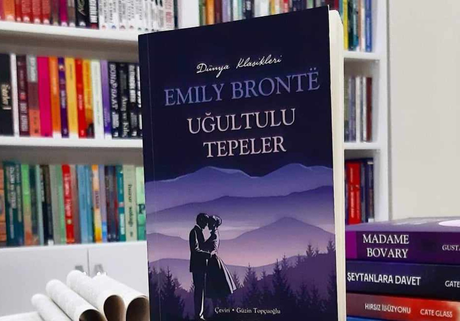 Bir Kitap: Uğultulu Tepeler / Emily Bronté