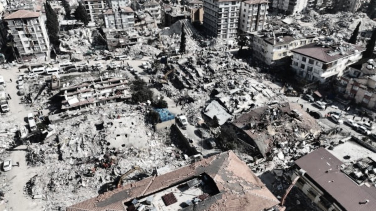 Deprem / Mehmet Teşat Saçaklı 