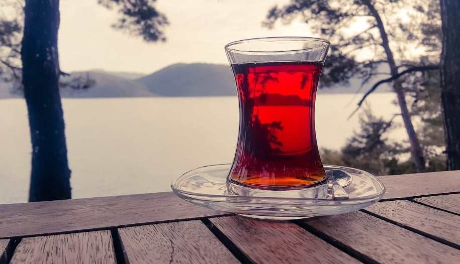 Dünlerden Kalan Bir Çay İçimi / Ahmet Keskin 